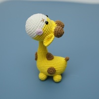 Girafe créative tricotée à la main, design de dessin animé au crochet en fil exquis, pendentif de sac frais et mignon, décoration pour adulte Yiwu