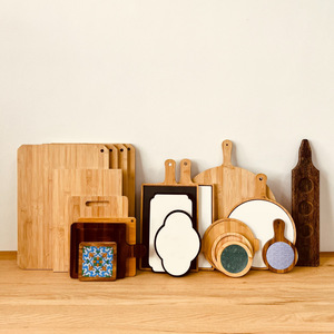 Plateaux de service en bambou OEM, planches à découper pour pizza et steak, assiettes à sushi, plateaux pour frites, poulet frit, pain, usage domestique - Product Image 1