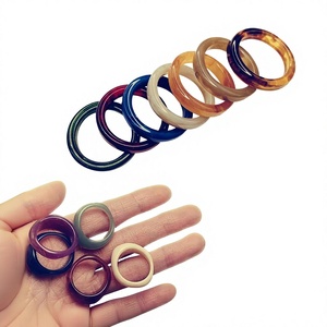 Bagues en résine faites à la main, tendance, colorées et marbrées pour femmes, anneaux épais uniques, bijoux géométriques en acrylique pour unisexe - Product Image 1