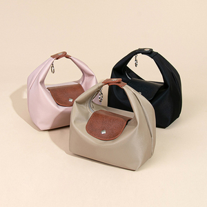 Sac fourre-tout tendance en nylon imperméable pour femme, sac à déjeuner avec fermeture éclair en polyester - Product Image 4