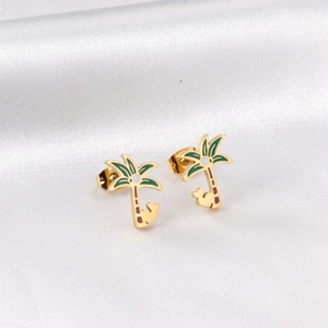 Boucles d'oreilles en acier de haute qualité motif cocotier estival, clous d'oreilles - Product Image 1