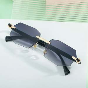 Gafas de Sol Cuadradas con Marco Pequeño, Diseño 2025, Logotipo Personalizado, Protección UV400, Lentes Degradadas, Montura Poligonal sin Aro, para Hombre y Mujer - Product Image 3