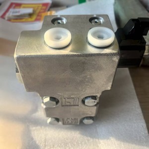 Moteur hydraulique Hyundai 31Q4-30202 pour pompe de ventilateur d'excavatrice modèle R520 485-9 - Product Image 3