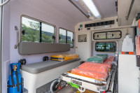 Tout Nouveau Pick-up Ambulance Toyota Hilux Diesel Tout-Terrain Blanc+Rouge Transmission Manuelle Véhicule d'Urgence Équipement Médical EURO