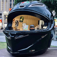 Kiosque à café en forme de casque, camion-restaurant, sculpture géante personnalisée en fibre de verre, grande statue de casque pour affichage mobile sur rue commerciale