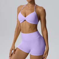 Ensemble de sport 2 pièces ajusté à rayures contrastées pour femme, avec brassière de sport dos nu et short de cyclisme, en nylon et élasthanne doux pour la peau