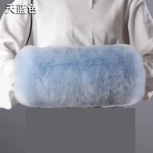 Chauffe-mains chauffant en <span class=keywords><strong>fausse</strong></span> <span class=keywords><strong>fourrure</strong></span> blanche surdimensionnée pour femme - Product Image 2