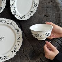 Lelyi Nieuwe Franse Retro Handgeschilderde Zwarte Rand Bloemmotief Reliëf Keramische Bord Exquise Afternoon Tea Dessert Bord