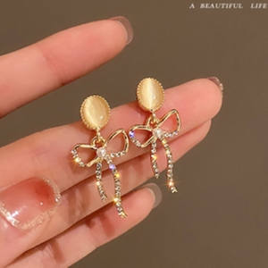 ต่างหูเข็มเงิน S925แบบเกาหลีมีโบว์ต่างหูมุกแบบเรียบง่ายทันสมัยสำหรับผู้หญิงใหม่2024 - Product Image 4