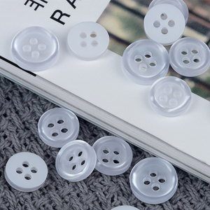 Phong cách thời trang 4 lỗ Polyester nút nhựa ngọc trai áo sơ mi trắng rộng cạnh cổ áo nhựa nút phẳng - Product Image 6
