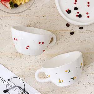 แก้วกาแฟเซรามิกดีไซน์ทันสมัยคุณภาพสูง ลายดอกไม้ สวยงาม เป็นมิตรกับสิ่งแวดล้อม สำหรับผู้หญิง รับผลิตตามแบบ ขายส่งสำหรับเทศกาลปีใหม่ - Product Image 6