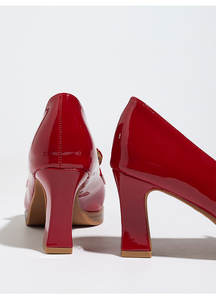 נעלי עקב אופנתיות לנשים מבית שואנהוי, סיטונאי, עקב בלוק 7.5 ס\\\"מ עם שרשרת וקצה מחודד - Product Image 6