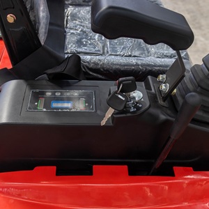 HIGHTOP HT16 Mini pelle innovante à chenilles alimentée par un moteur Kubota de 15 CV, leader en matière <span class=keywords><strong>d</strong></span>'efficacité et de certification - Product Image 3