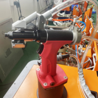 Outil d'insertion de rivets aveugles électrique portable, durable et à action rapide pour l'ingénierie maritime et l'assemblage transportif