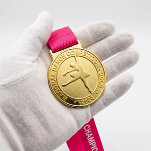 Medalla de <span class=keywords><strong>Primera</strong></span> Lugar Personalizada en Oro para Competiciones de Aviación, con Relieve de Avión y Nube en Cinta Azul, para Premios a Pilotos - Product Image 5