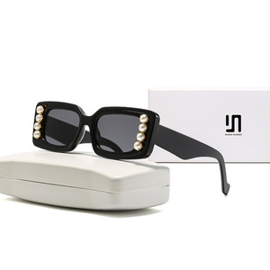 แว่นกันแดด Z6323 รุ่น Pearl ทรงสี่เหลี่ยมสำหรับผู้หญิง กรอบพลาสติก ป้องกันรังสียูวี 400 เลนส์พีซี ประเภท 3 แว่นกันแดดแฟชั่น ดีไซน์เนอร์ - Product Image 4