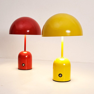 Lampe de table décorative en métal en forme de bourgeon de fleur, rechargeable, avec gradation infinie, veilleuse de mariage, gradation tricolore - Product Image 1