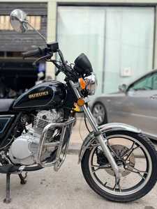 Motocicletta <span class=keywords><strong>Suzuki</strong></span> GN125 di Seconda Mano con Potente Motore Brushless da 125cc, Alte Prestazioni, Spedizione Gratuita in Cina - Product Image 3