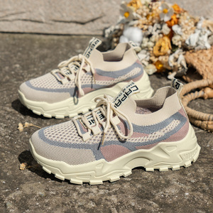Haute qualité infirmière Doudou chaussures Sport amant chaud en gros Air respirant femmes baskets décontracté - Product Image 6