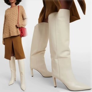 Bottes de luxe de créateur, style minimaliste, prêtes pour le podium, à bout pointu, talon aiguille, montantes jusqu'au genou, en microfibre, avec semelle extérieure en caoutchouc - Product Image 1