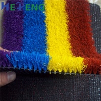 Terrain de jeux coloré arc-en-ciel herbe tapis vert rouge bleu violet jaune artificiel synthétique pelouse gazon basket-ball Football