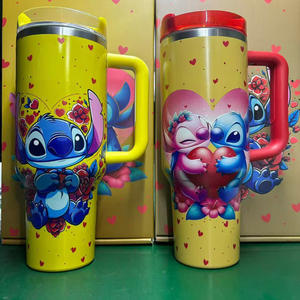 แก้วน้ำสแตนเลสเก็บความร้อนสองชั้น ขนาด 40 ออนซ์ ลายการ์ตูนสติทช์คู่รักจูบกัน วันวาเลนไทน์ 2026 พร้อมกล่องของขวัญ - Product Image 3