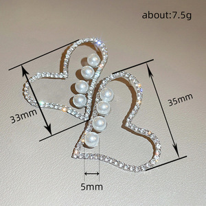 Orecchini a perno cavi a forma di cuore con perle per donna, gioielli creativi alla moda - Product Image 3