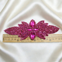Vente en gros usine d'accessoires de mariage : Applique thermocollante en strass de cristal de verre pour vêtements de mariée, sacs et chapeaux