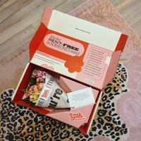 Enveloppe de cadeau de fleurs imprimée sur mesure avec brillant UV et poignées découpées pour emballage de vente au détail de bouquet de la Saint-Valentin