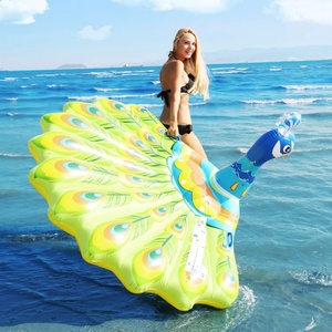 Île flottante gonflable en forme de paon pour piscine - Product Image 3