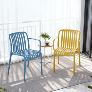 <span class=keywords><strong>Chaise</strong></span> en plastique d'extérieur avec design à lattes ventilées, durable et résistante aux intempéries pour patio, café et restaurant - Product Image 1