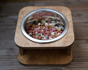 Mangeoire inclinable surélevée en bois pour animaux de compagnie, confortable, portable, avec bol d'eau pour l'intérieur - Product Image 2