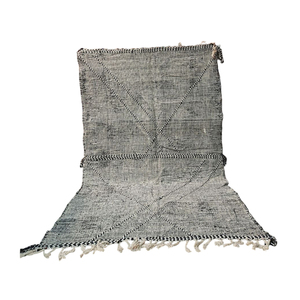 Tapis berbère Zanafi en laine noué à la main avec motifs géométriques abstraits pour une décoration bohème moderne et éclectique - Product Image 1