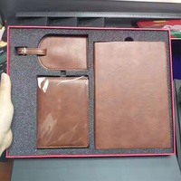 Ensemble personnalisé de haute qualité coloré porte-passeport et étiquette de bagage avec ordinateur portable