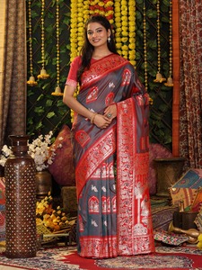 Saris en soie de Banarasi pure de qualité supérieure avec des motifs tissés sur toute la surface et un design de pallu classique - Vêtements de soirée formels - Product Image 6