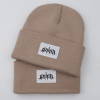 Bonnet tricoté côtelé à revers en acrylique couleur unie avec étiquette tissée personnalisée, style streetwear, chaud pour l'hiver, vente en gros