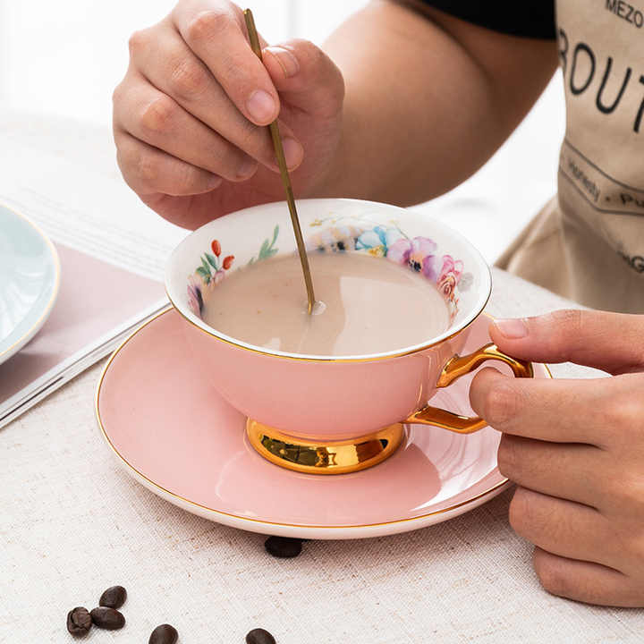 Wholesale Royal Classic Porcelain Coffee Cups Ceramic Teacup and Saucer Set 7.5 Oz 200ml Wedding Gifts Ceramic Flower Cups