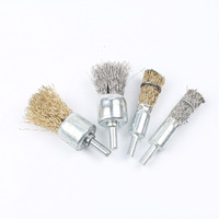 Brosse métallique montée pour le débavurage des trous internes de petit diamètre, pour les cavités profondes