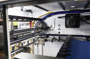 เครื่องตัดและพับกระดาษกึ่งอัตโนมัติ พร้อมใบรับรอง CE/เครื่องตัดกล่องกระดาษคุณภาพสูงในประเทศจีน - Product Image 3