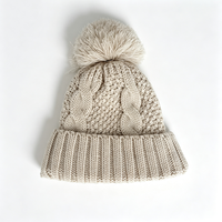 Bonnet tricoté personnalisé OEM chaud d'hiver avec pompon et logo en cuir PU, unisexe, en acrylique, avec revers, vente en gros, pour Noël