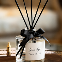 Diffuseur de parfum à bâtonnets transparent OEM avec ruban, 50 ml, senteur Orchidée Noire, avec logo et emballage personnalisés pour les marques hôtelières