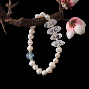 Bracelet élégant en or plaqué 18 carats avec perles d'eau douce et pierres de cristal blanc brut, cadeau personnalisé pour <span class=keywords><strong>femme</strong></span> pour un anniversaire ou une occasion spéciale - Product Image 4