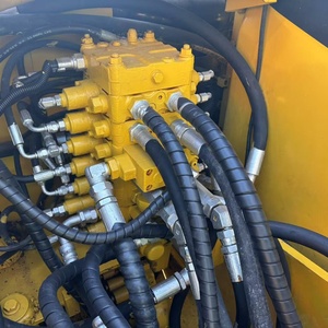 รถขุดตีนตะขาบ Komatsu PC130 มือสอง สภาพดีจากญี่ปุ่น ราคาถูก |   รถขุดโคมัตสึ PC130 ที่ใช้ในโครงการก่อสร้างถนน - Product Image 4
