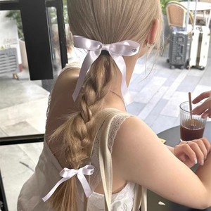 Accesorio original para el cabello con lazo al estilo japonés en negro, blanco y gris, en varios tamaños, incluyendo pinzas de pico de pato. - Product Image 1