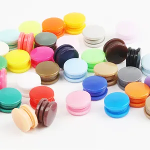 Çanta başına 5000 adet özel yuvarlak basın çıtçıt düğmesi giysi aksesuarları plastik Snap düğmeleri