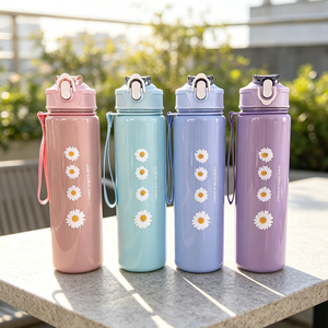 Botella de Agua de Plástico de 750 ml con Pajita, Diseño de Dibujos Animados Coloridos, Impresa con Lindos y Hermosos Personajes, para Niños, Ideal para Viajes y Campamentos - Product Image 1