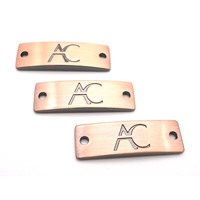 Étiquettes métalliques en alliage de zinc avec logo personnalisé en relief pour boucle de sac, étiquette finition antique pour accessoires de sac à main