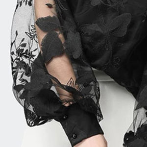 2022 donne <span class=keywords><strong>pizzo</strong></span> manica a sbuffo scava fuori <span class=keywords><strong>maglia</strong></span> fiore nero camicie o-collo signore Sexy dolce Casual manica lunga camicetta camicia - Product Image 3