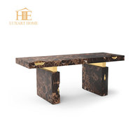 Bureau de direction de luxe en marbre blanc, design italien tendance, nouvelle collection 2026