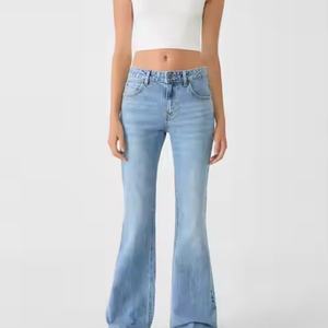 กางเกงยีนส์เดนิมสีน้ำเงินฟอก 100% ผ้าฝ้าย ทรงขากว้าง สไตล์ลำลอง ปักโลโก้ ทอแบบถัก น้ำหนักเบา ระบายอากาศได้ดี ลายการ์ตูนแบบมีรู - Product Image 4